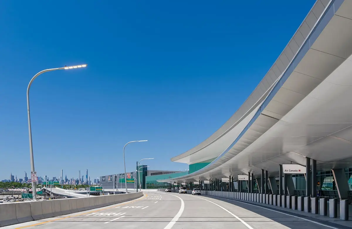 LaGuardia Airport (LGA)