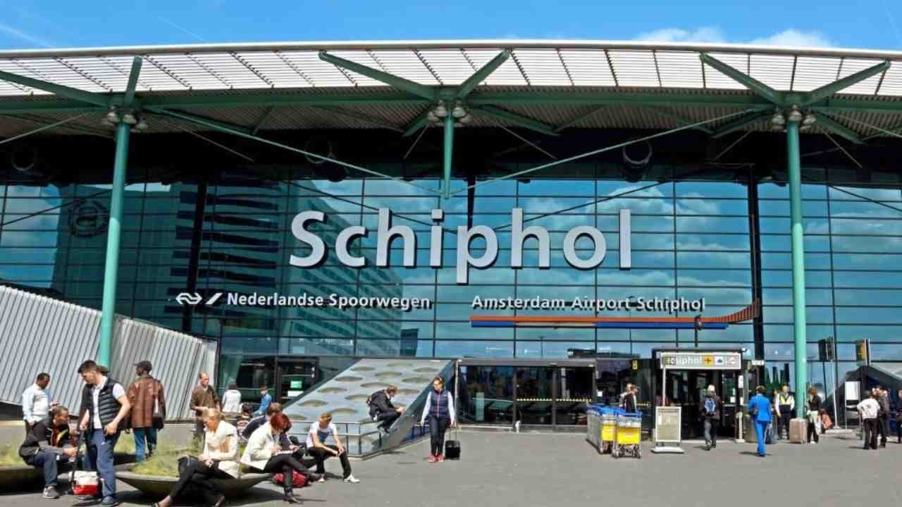 Amsterdam Airport Schiphol (AMS)