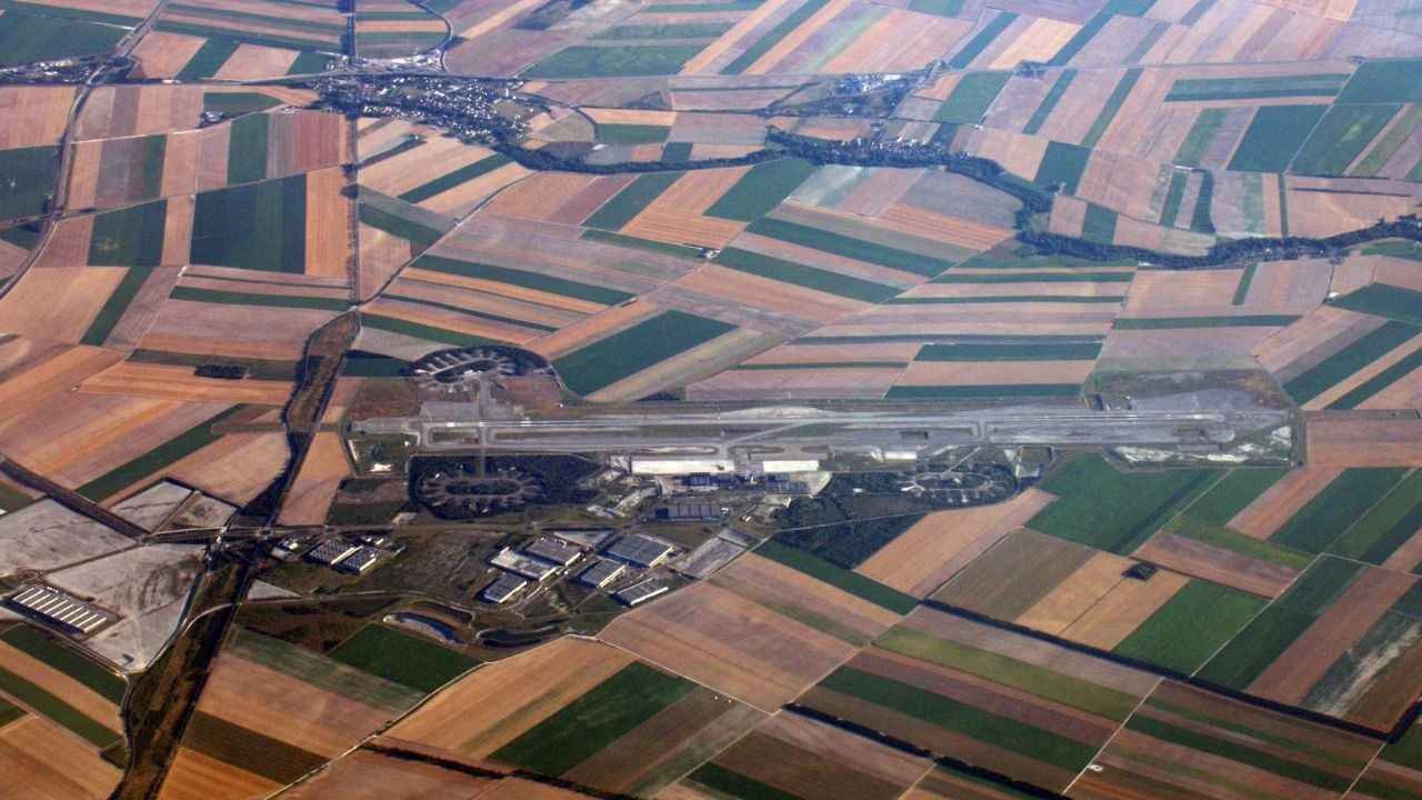 Châlons Vatry Airport (XCR)