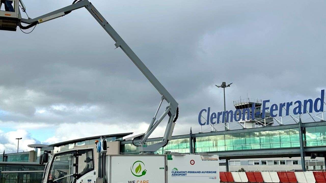 Clermont-Ferrand Auvergne Airport (CFE)