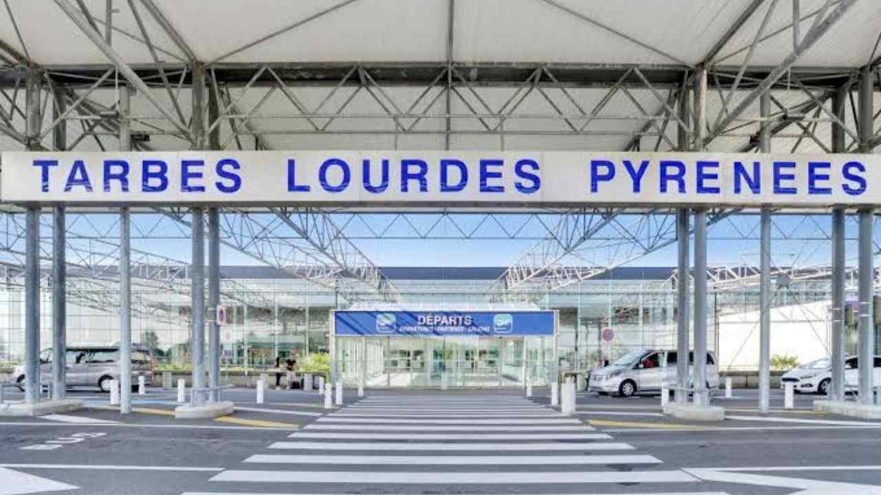 Tarbes–Lourdes–Pyrénées Airport (LDE)