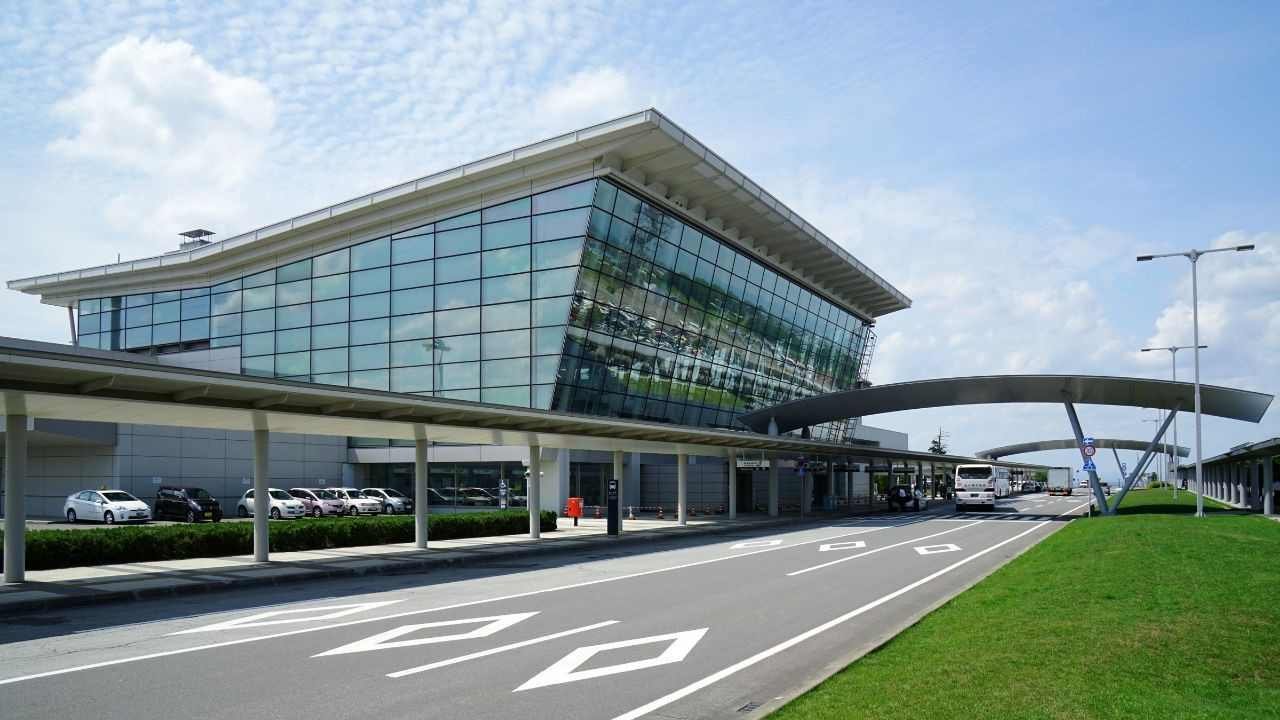 Asahikawa Airport (AKJ)