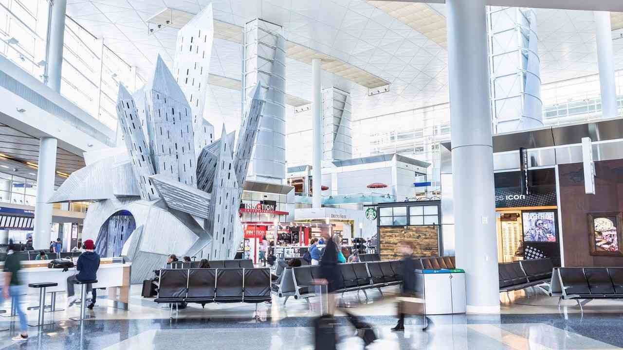 Dallas Fort Worth International Airport (DFW)