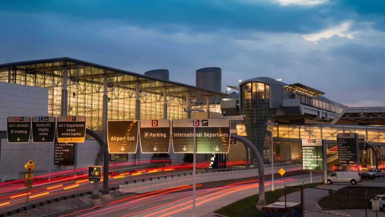 George Bush Intercontinental Airport (IAH)
