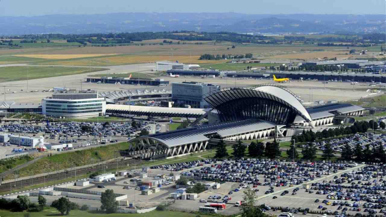 Lyon-Saint Exupéry Airport (LYS)