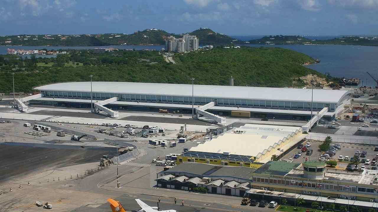 Princess Juliana International Airport (SXM)