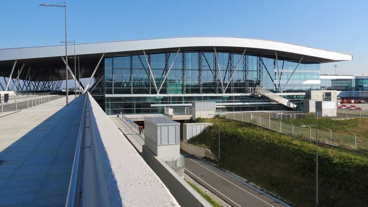 Santiago-Rosalía de Castro Airport (SCQ)