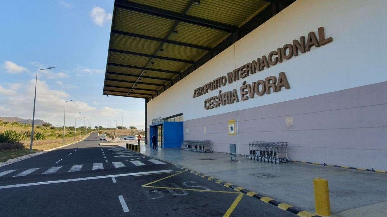 São Vicente Airport (VXE)