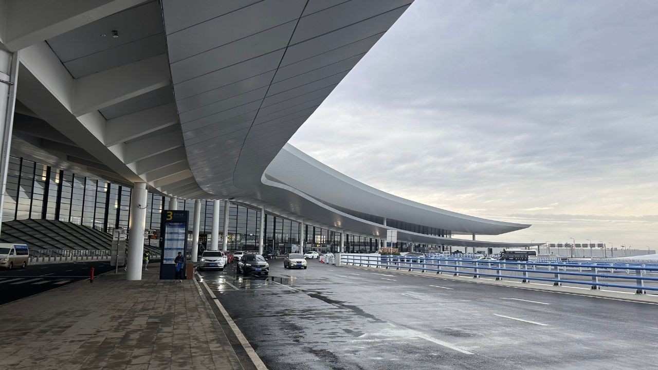 Ürümqi Tianshan International Airport (URC)