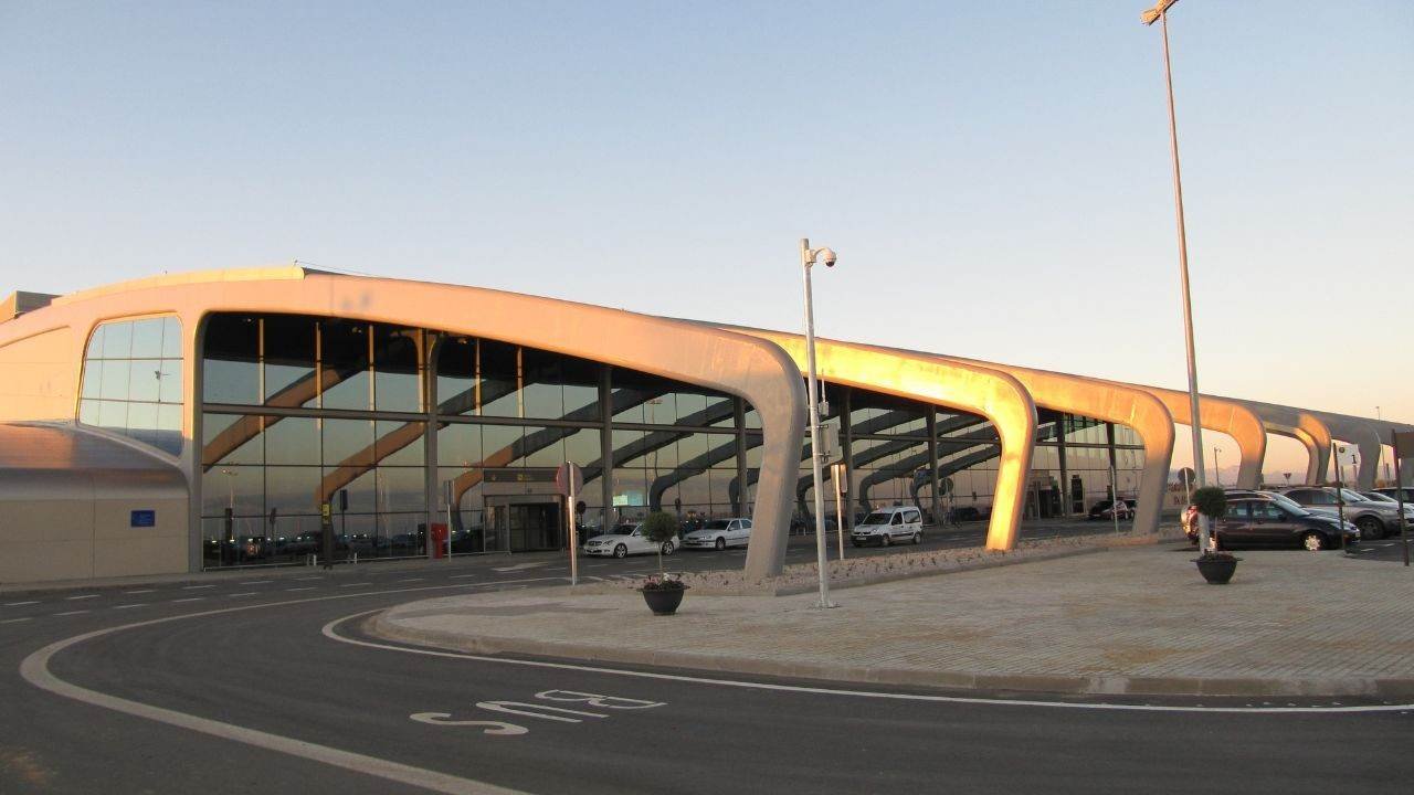 León Airport (LEN)